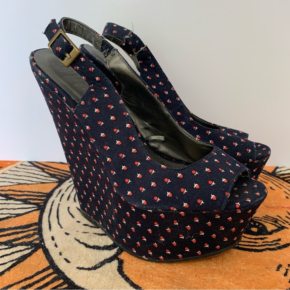 FOREVER 21 PLATFORM WEDGE PIN-UP HEEL 6 US